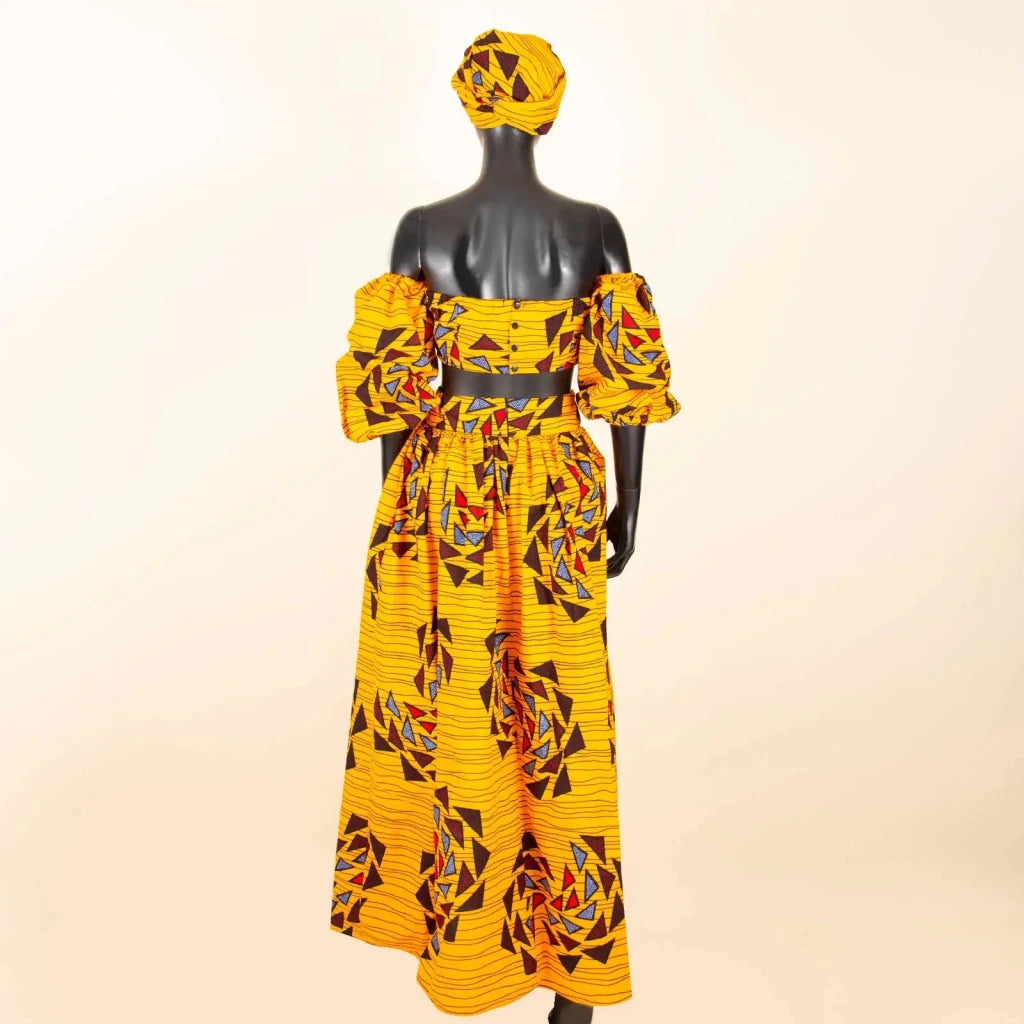 Make a bold and confident statement with this African Print 2-Piece Women’s Outfit, designed to celebrate vibrant culture